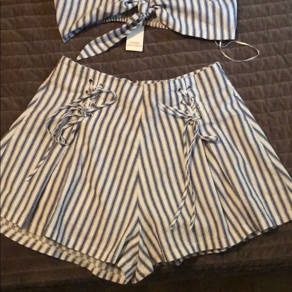 Cute Australian Bandeau and Short Set - Picture 2 of 5